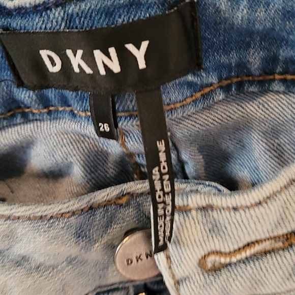 DKNY Capri jeans with bleached detail at bottom - Picture 2 of 8